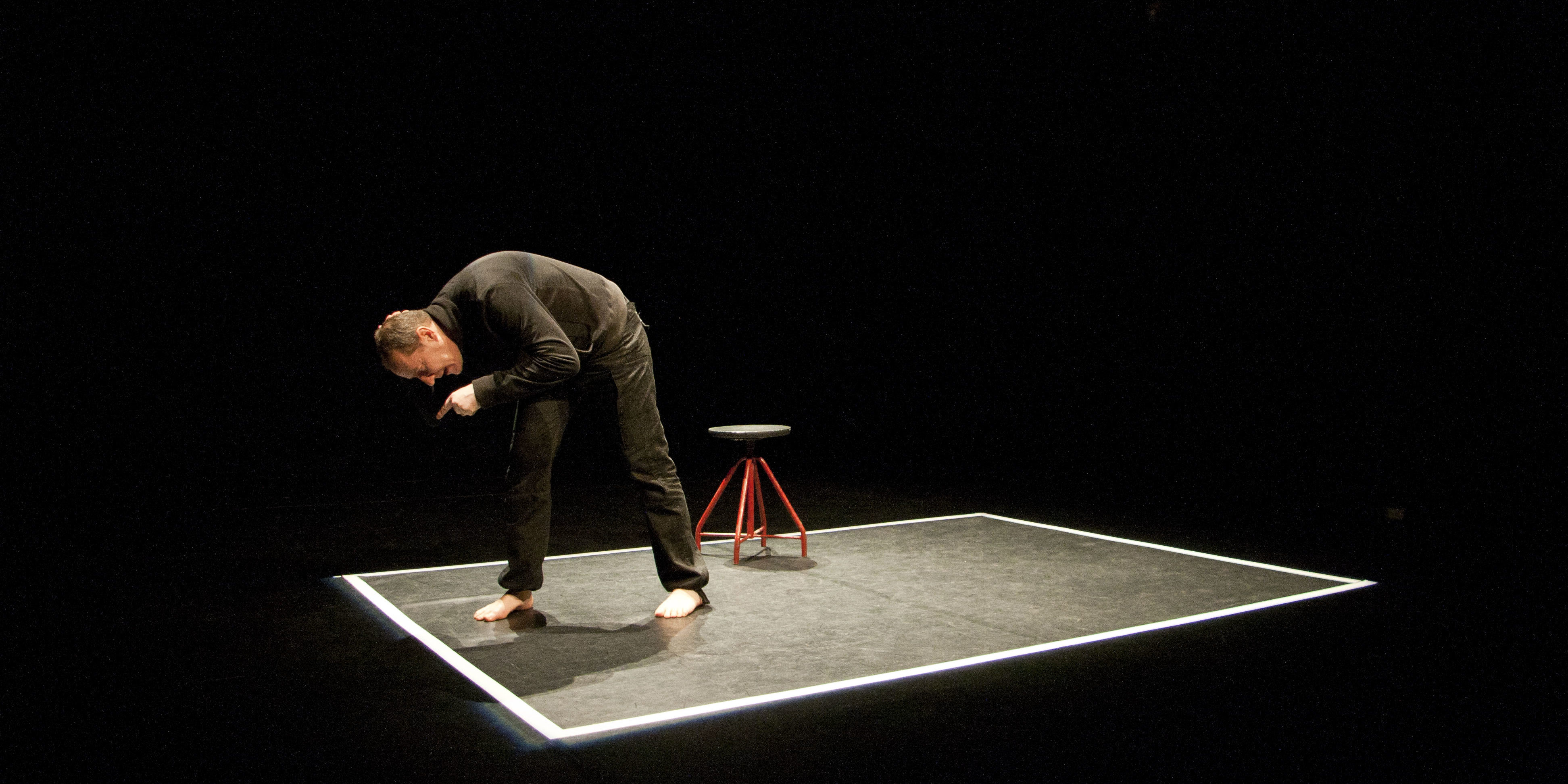 Un homme debout – Culture Leuze